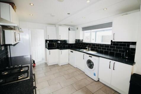 5-bed semi-detached on Osmaston Street, Nottingham, Nottinghamshire, NG7, £2,817/mo