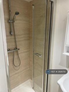 En-Suite Bathroom Shower Cubicle