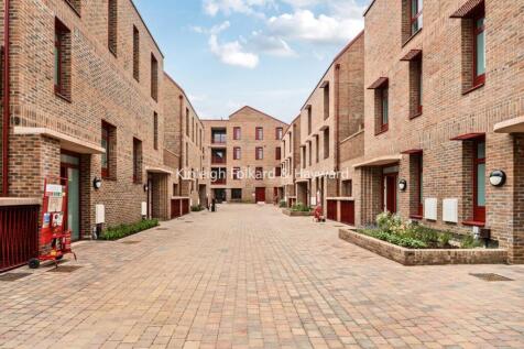 22 Centenary Road, Dagenham, RM9 photo 4
