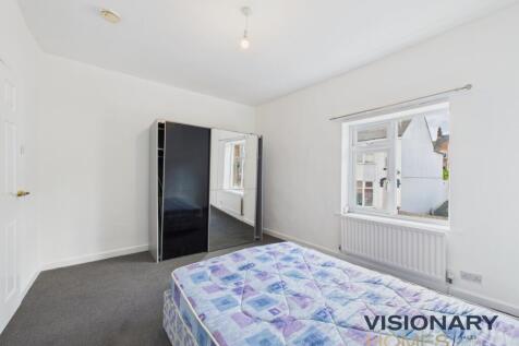 CAM03522G0-PR0214-STILL027