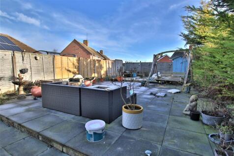 Margaret Road, Priors Park, Tewkesbury - Rear Gard