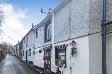 16 Holyrood Terrace, Tonypandy, CF40 2HP