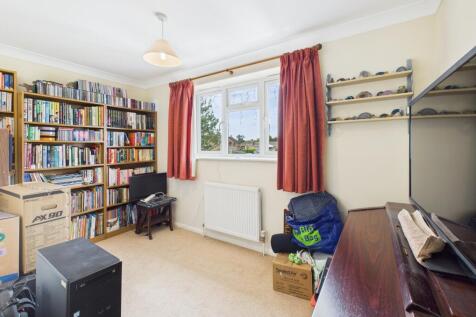 CAM02519G0-PR0326-STILL008