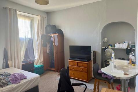 letting room thre...