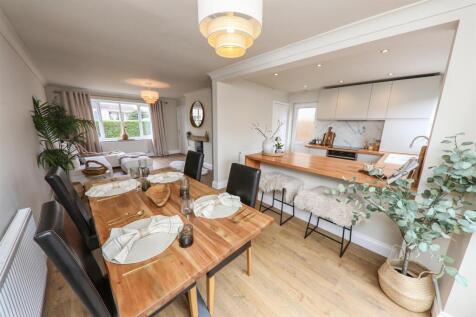 DINING/KITCHEN