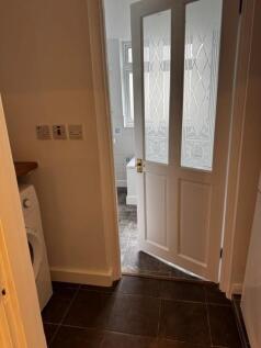 Green Lane, Hersham, Walton on Thames, KT12 5HD photo 4