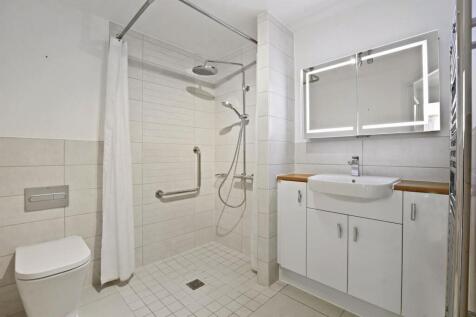 14-61feGCMCS - 11 Chiltern Place - Shower -Origina