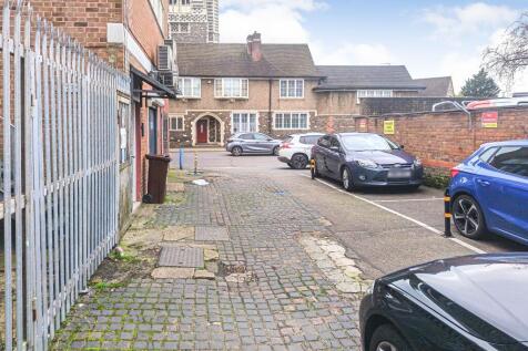 Parking spaces to the rear of 24 Market Street, Watford WD18 0PD