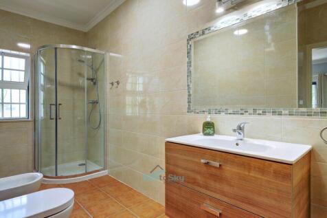 en-suite shower room