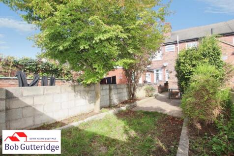 ENCLOSED REAR GARDEN