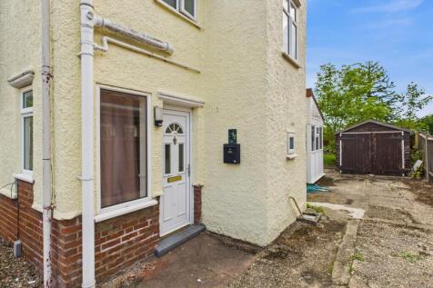 4-bed detached on George Borrow Road, £2,340/mo