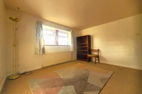 2nd Lounge/Bedroom 3