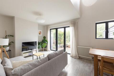 Abbotts Park Road, E10