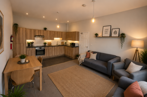 5-bed flat on Eaton Crescent, Bristol, BS8, £4,400/mo