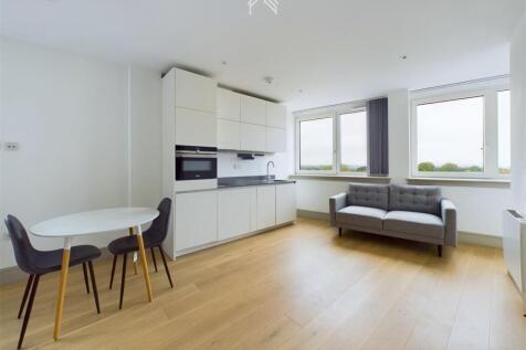 Flint Court, Finchley | London N12 photo 2