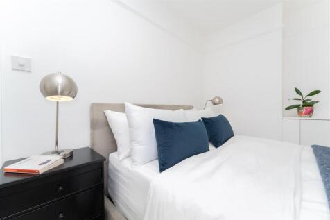 36 Stephenson Bed 1 b.jpg