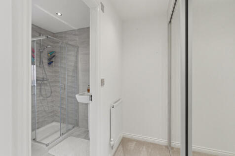 Wardrobe &amp; En-Suite