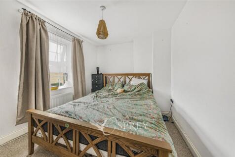 Benefield Road, Oundle, PE8 photo 4