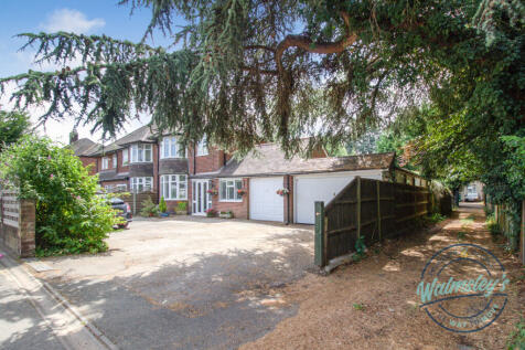 Next to Kenpas Highway