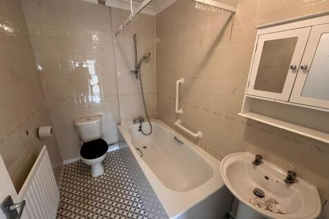 Ennis Square, Redcar, North Yorkshire, TS10 photo 3