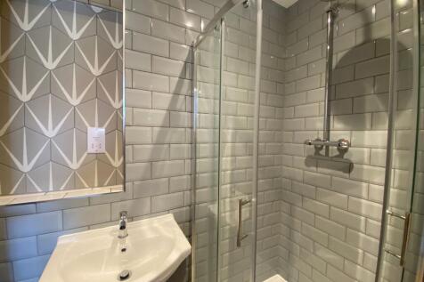 Bedroom 6 Ensuite