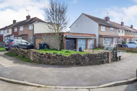Garages at 1 Sheppard Close, Enfield, EN1 4HN