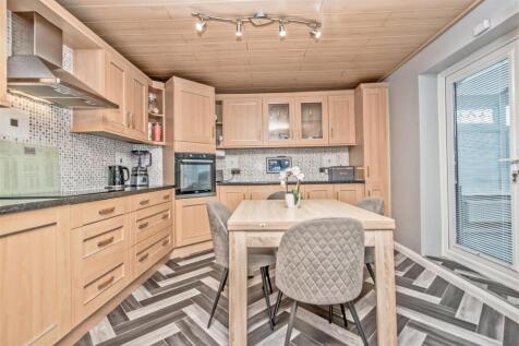 Fitted Dining Kitchen:
