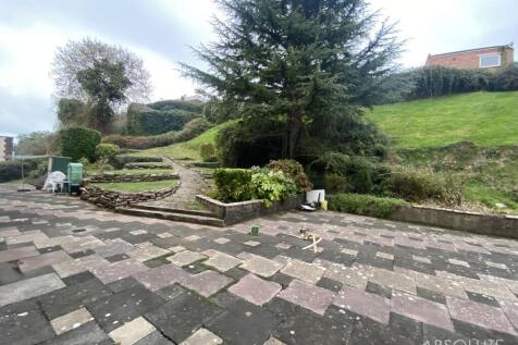 communal garden area