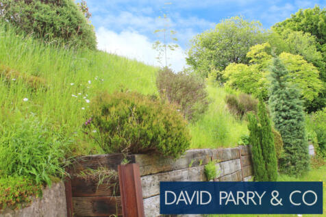 DETACHED COUNTRY PROPERTY