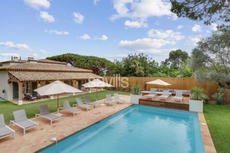 Country House In The South Of France
