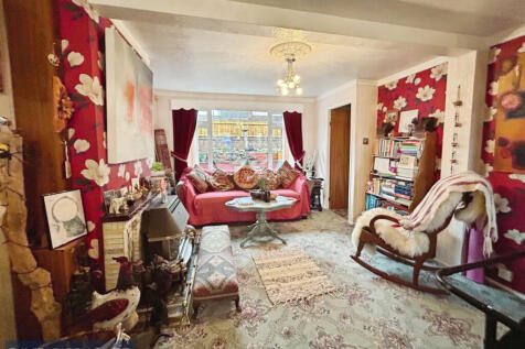 2 Bedroom End of Terrace Property