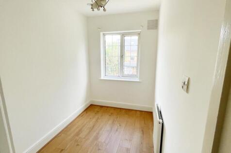 Catherine Road, Enfield, EN3 photo 3