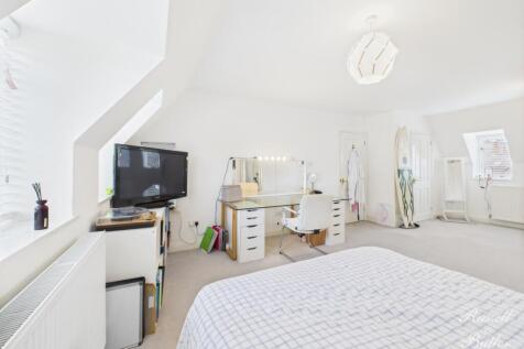 CAM02127G0-PR0325-STILL045