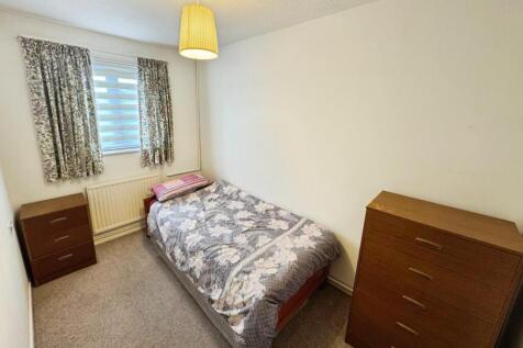 daac0014-Bedroom 202.jpg