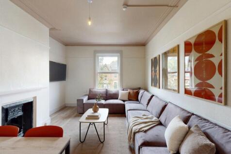 5-bed flat on Kelso Road, Hyde Park, Leeds, LS2, £3,878/mo