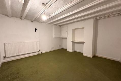 Functional Cellar Room 532