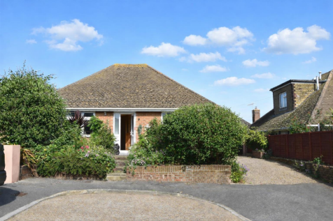 edited front shot of 4 Glyne Barn Close.png