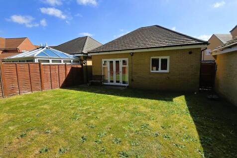 Garden towards bu...