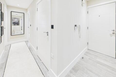 CAM02119G0-PR0432-STILL011