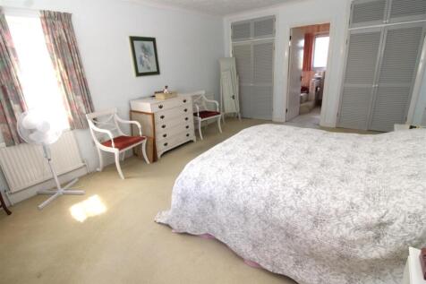 Master Bedroom..JPG