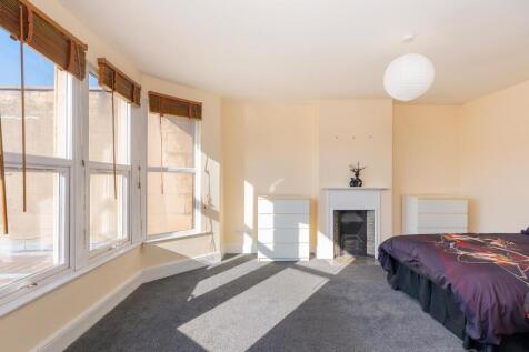 2S7J0LBR - Bedroom E.jpg