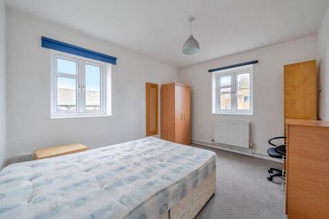 3-bed flat on Dresden House, £2,648/mo