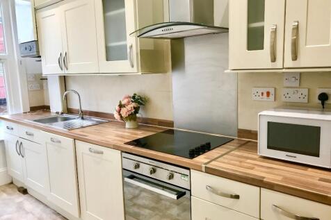 £165 pppw  Bills Inc -   243 Upper Brook Street, Victoria Park, Manchester, M13 photo 3