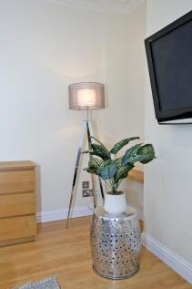 82B  LIVING ROOM (4)