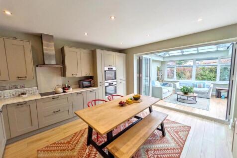 Kitchen / dining room
