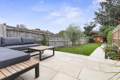11 Downlands Avenue-024.JPG