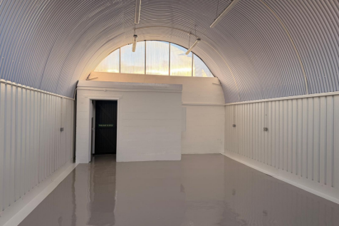 An empty arch with white lining