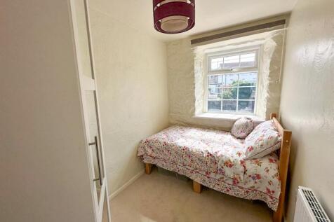 2 Bed Cottage, Keighley
