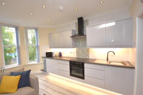 Flat 4 19 Victoria Road Penarth CF64 3EG photo 3