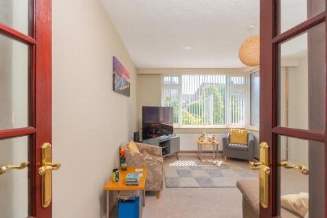 0E4CWE - Living Room E.jpg